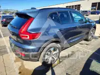 2026 Volvo XC40 фото