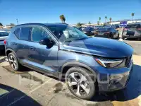 2026 Volvo XC40 фото