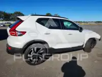 2026 Volvo XC40 фото
