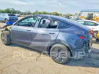 2026 Tesla Model Y фото