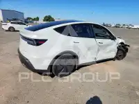 2026 Tesla Model Y фото