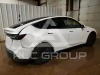 2026 Tesla Model Y фото
