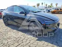 2026 Tesla Model Y фото