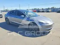 2026 Tesla Model 3 фото