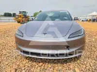 2026 Tesla Model 3 фото