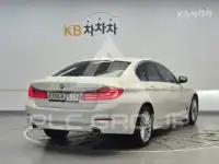 2019 BMW 523