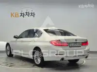 2019 BMW 523