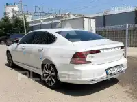 2021 Volvo S90