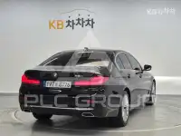2022 BMW 523