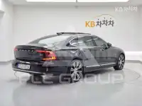 2022 Volvo S90