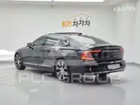 2022 Volvo S90