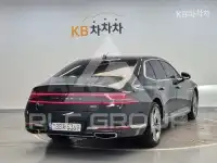 2022 Genesis G90