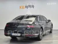 2022 Genesis G90
