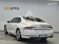 2022 Genesis G90