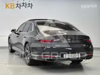 2022 Genesis G90