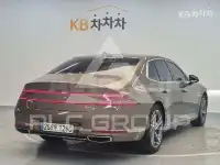 2022 Genesis G90