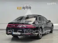 2023 Genesis G90