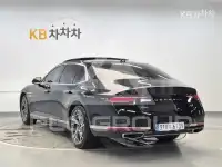 2023 Genesis G90
