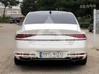 2023 Genesis G90