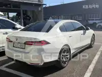 2024 BMW 523
