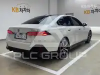 2024 BMW 523