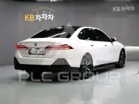 2024 BMW 523