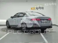 2024 BMW 523