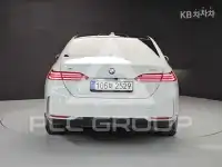 2024 BMW 523