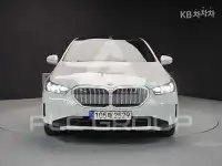 2024 BMW 523