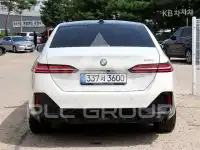 2025 BMW 523