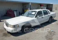 1994 Lincoln Town photo