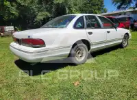 1995 Ford CROWN photo