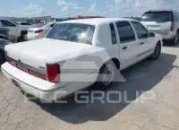 1996 Lincoln Town фото