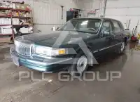 1996 Lincoln Town фото
