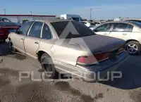 1996 Ford CROWN photo
