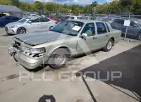 1997 Lincoln Town фото