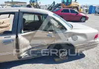 1997 Ford CROWN фото