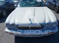 1998 Jaguar XJ photo