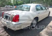 1998 Lincoln Town фото