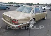 1999 Jaguar XJ photo