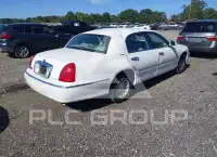 1999 Lincoln Town фото