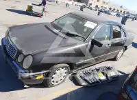 1999 Mercedes Benz E 320 photo