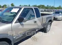 2000 Chevrolet S10 фото