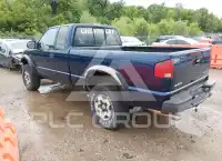 2000 Chevrolet S10 photo