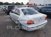 2000 BMW 528 photo
