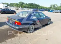 2000 BMW 528 photo
