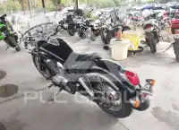 2000 Honda VT750 фото