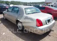 2000 Lincoln Town photo