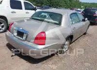 2000 Lincoln Town photo