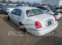 2000 Lincoln Town фото